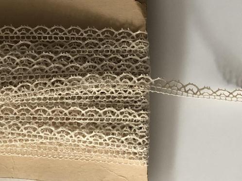 Kanten randje op rol - crème - kant rand - retro brocante, Hobby en Vrije tijd, Stoffen en Lappen, Nieuw, Kant, Minder dan 30 cm