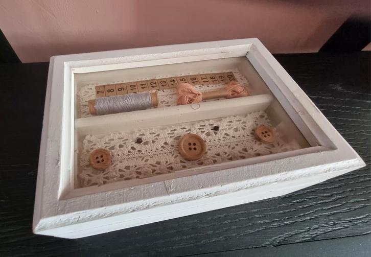 NIEUW NAAIDOOSJE GROOT + INHOUD ERBIJ
- INFO ZIE ADVERTENTIE, Huis en Inrichting, Woonaccessoires | Overige, Nieuw, Ophalen of Verzenden