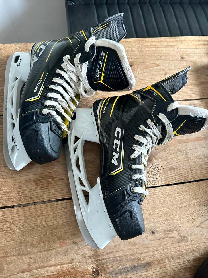 Zgan CCM supertacks 9370 D hockeyschaatsen 7/42, Sport en Fitness, IJshockey, Zo goed als nieuw, Schaatsen, Ophalen of Verzenden