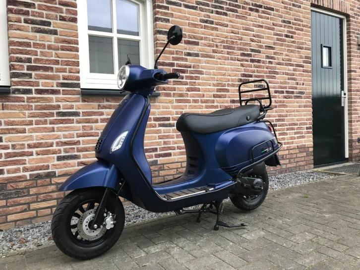 MOMO MORINO BJ 2021 KM 6500 RIVA VX50 SOURINI VX TOSCANA GTS, Fietsen en Brommers, Snorfietsen en Snorscooters, Gebruikt, Overige merken