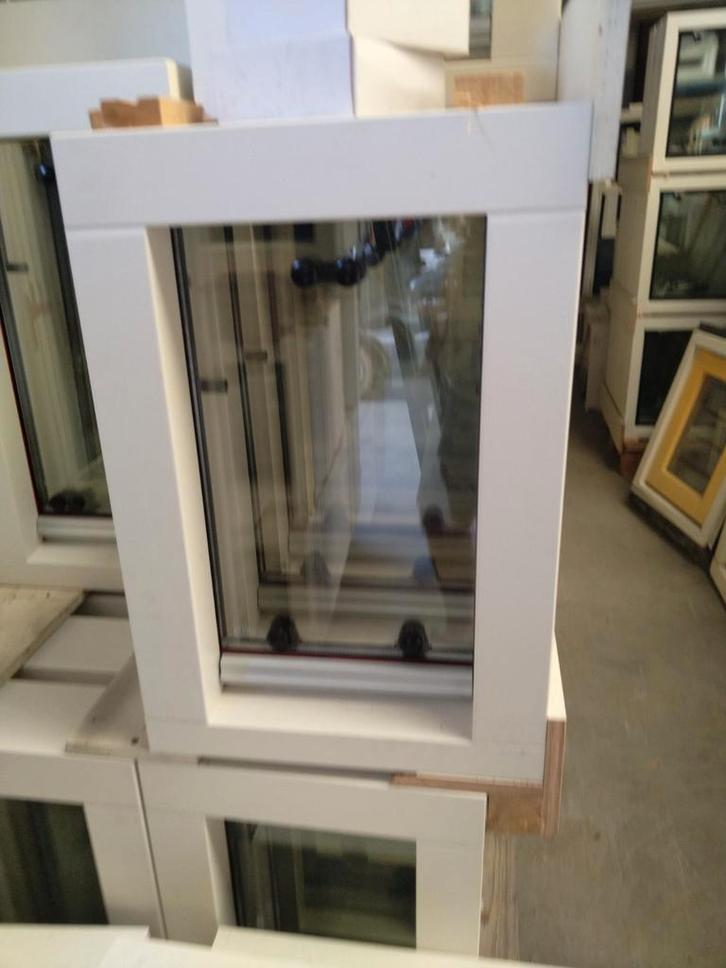 Kozijn met glazen valraam  [ wc ], Doe-het-zelf en Verbouw, Glas en Ramen, Nieuw, Gevelraam of Ruit, Minder dan 80 cm, Minder dan 80 cm