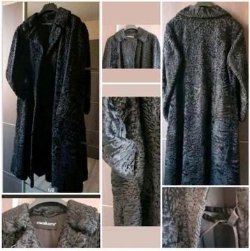 Bont Persianer lange jas, diep zwart.  Maat 44. Vintage beschikbaar voor biedingen