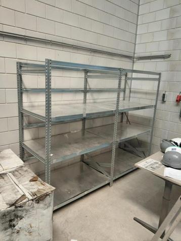 2 sectie magazijnstelling beschikbaar voor biedingen