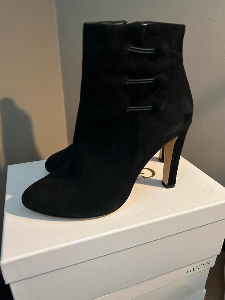 Elegante zwarte enkellaarsjes met hak, Kleding | Dames, Schoenen, Zo goed als nieuw, Lage of Enkellaarzen, Zwart, Ophalen of Verzenden