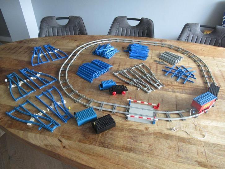Lego trein 4,5 Volt blauwe rails batterij wagon met stickers, Kinderen en Baby's, Speelgoed | Duplo en Lego, Gebruikt, Lego, Ophalen of Verzenden
