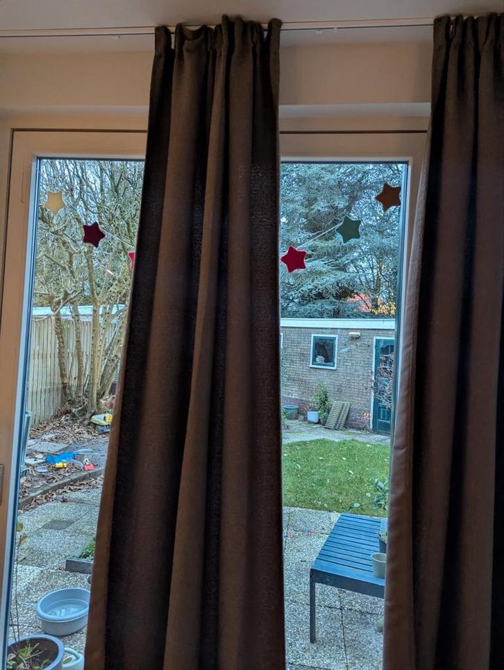 Gordijnen bruin (boucle stof) 2 stuks 140*260, Huis en Inrichting, Stoffering | Gordijnen en Lamellen, Nieuw, 200 cm of meer, 100 tot 150 cm