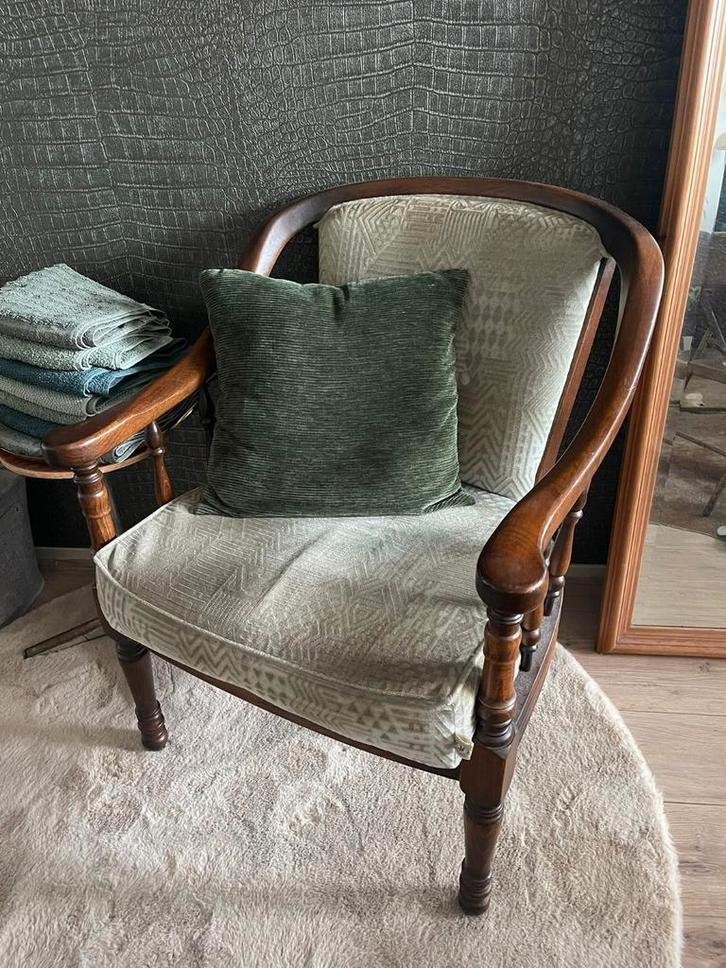 Vintage stoel met houten frame, Huis en Inrichting, Stoelen, Gebruikt, Eén, Hout, Stof, Bruin, Ophalen