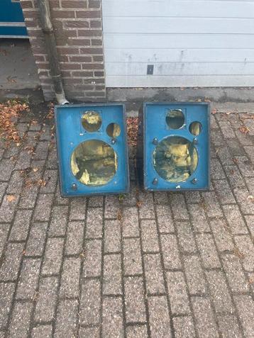 Lege monitor kasten beschikbaar voor biedingen