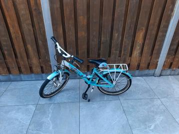 Meisjes fiets beschikbaar voor biedingen