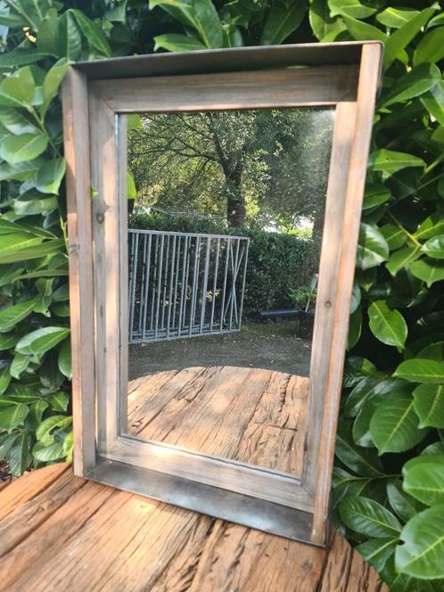 Brocante spiegel hout en zink 71x41cm voor binnen en buiten, Huis en Inrichting, Woonaccessoires | Spiegels, Zo goed als nieuw