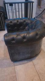 2 oude look kunstleren chesterfield fauteuls, Gebruikt, Chesterfield, Ophalen of Verzenden, Minder dan 150 cm