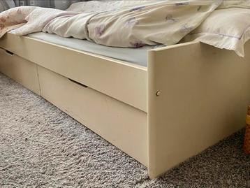 Bed beschikbaar voor biedingen