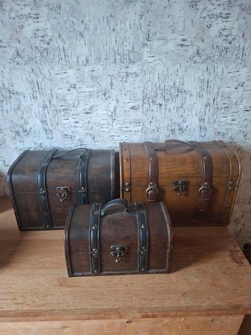 Set van 3 decoratieve houten koffertjes, Huis en Inrichting, Woonaccessoires | Kisten, Zo goed als nieuw, Minder dan 50 cm, Minder dan 50 cm