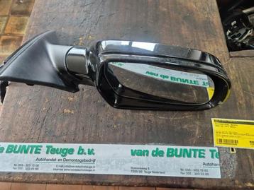 Buitenspiegel rechts van een Audi A4 beschikbaar voor biedingen