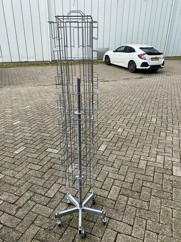 Draaiende Kaartenmolen 48 vakken van ca13 cm beschikbaar voor biedingen