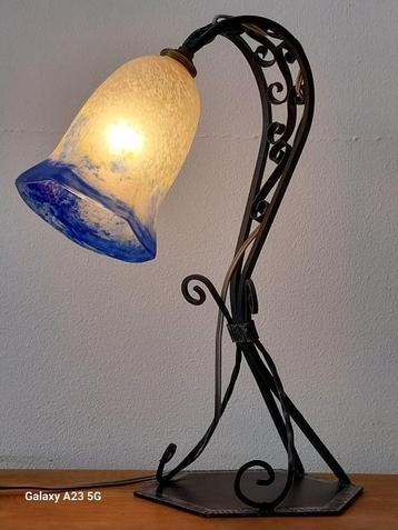 Art deco Art nouveau bureaulamp met blauwe glaspasta  beschikbaar voor biedingen
