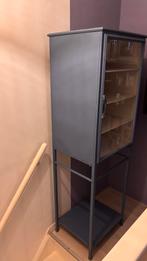 Hoge smalle vitrinekast, Huis en Inrichting, Kasten | Vitrinekasten, Ophalen, Minder dan 50 cm, Metaal, 25 tot 50 cm