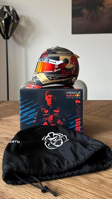 Max Verstappen World Champion 2023 1:2 helm beschikbaar voor biedingen
