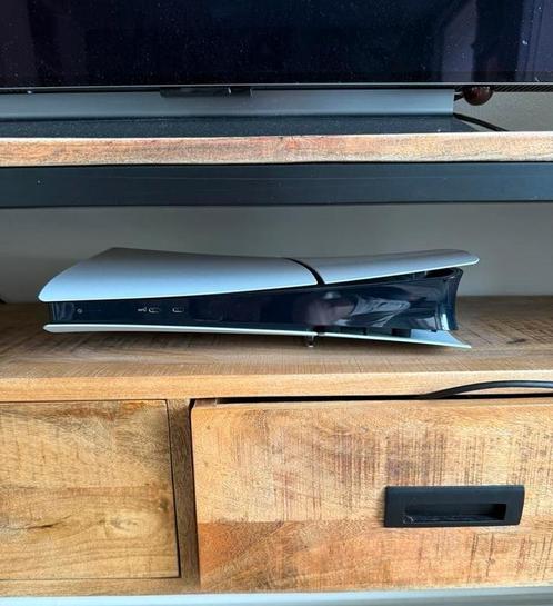 Playstation 5 Digital met 2 controllers en oplaadstation, Spelcomputers en Games, Spelcomputers | Sony PlayStation 5, Zo goed als nieuw