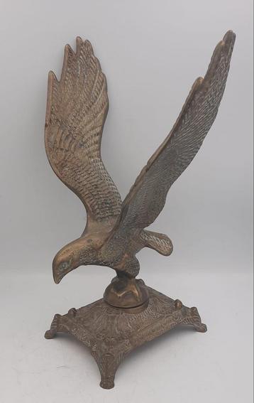 Art Deco Messing Adelaar op Voetstuk beschikbaar voor biedingen