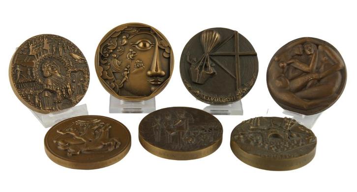 JAARPENNINGEN 1976-1982 Diverse medailleurs : Tivoli, Postzegels en Munten, Penningen en Medailles, Brons, Buitenland, Verzenden