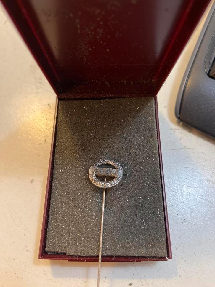 Antieke AEG Speld in Doos - Zeldzaam!, Verzamelen, Speldjes, Pins en Buttons, Nieuw, Speldje of Pin, Merk, Ophalen of Verzenden