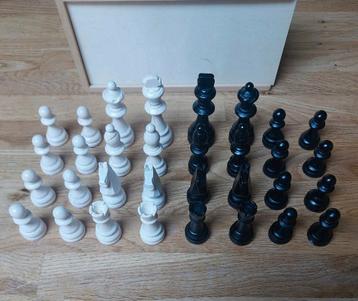 Staunton schaakstukken van hout KH:78mm beschikbaar voor biedingen