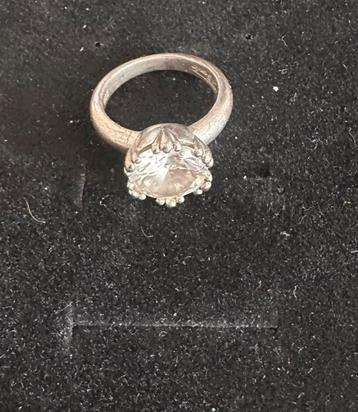 Zilveren Ring met 3 Karaat Edelsteen beschikbaar voor biedingen
