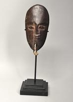 Oud paspoortmaskertje, Lengola, Songola, DR Congo, 1930-1940, Verzenden