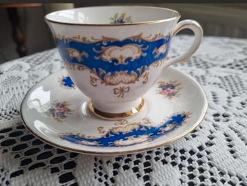 Vintage Queen Anne Bone china kop & schotel  beschikbaar voor biedingen