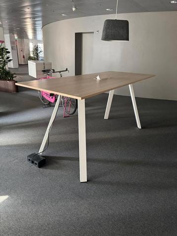 Grote Ahrend Aero statafel 240x100 met   beschikbaar voor biedingen