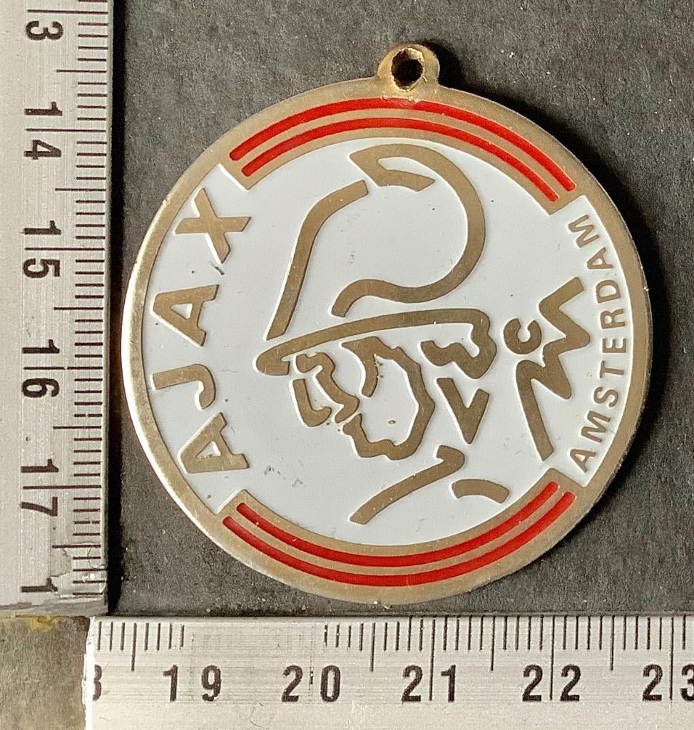 Hanger, voetbal, Ajax, 40 mm rond  (B1, Ophalen of Verzenden, Zo goed als nieuw, Ajax, Overige typen