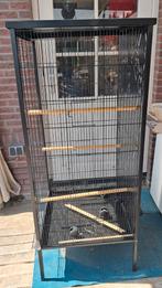 Grote vogelkooi 1 m 46 hoog breedte 62 CM diepte 62 cm plus, Dieren en Toebehoren, Ophalen of Verzenden, Zo goed als nieuw, Metaal