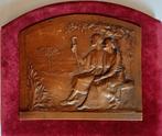 Antieke bronzen plaquette man en vrouw zitten op een bank, Antiek en Kunst, Ophalen of Verzenden