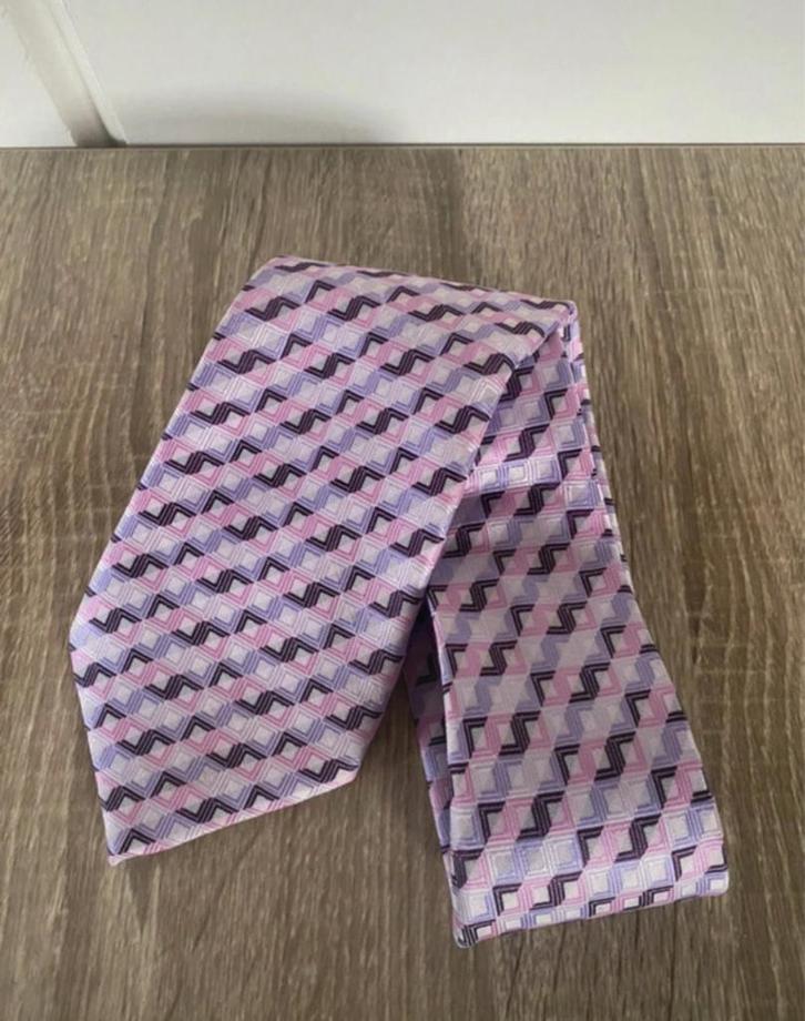 Hugo BOSS stropdas 100% silk, Kleding | Heren, Stropdassen, Zo goed als nieuw, Met patroon, Paars, Ophalen of Verzenden