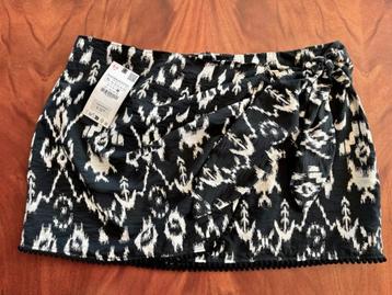 SALE! Kort damesrokje met zwart/witte print van Zara (XL) beschikbaar voor biedingen