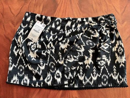 SALE! Kort damesrokje met zwart/witte print van Zara (XL), Kleding | Dames, Rokken, Nieuw, Maat 42/44 (L), Zwart, Boven de knie