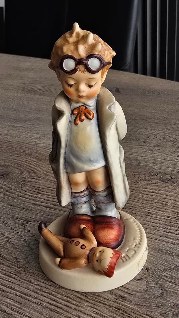 Goebel Hummel "De Dokter" of in het Duits "puppendoktor", Verzamelen, Beelden en Beeldjes, Ophalen of Verzenden, Zo goed als nieuw