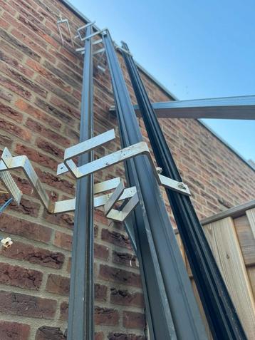 Stalen liggers en beugels voor zonnepanelen 4st beschikbaar voor biedingen