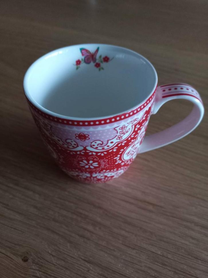 ROOM SEVEN 'WINTER POPPY' mok en eierdop, ZGAN, samen €5,-, Huis en Inrichting, Keuken | Servies, Zo goed als nieuw, Kop(pen) en/of Schotel(s)