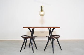 Pirka tafel Tapiovaara met 2 krukjes beschikbaar voor biedingen