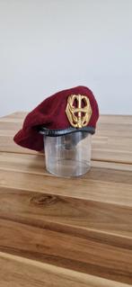 Rode baret Luchtmobiele brigade met Stoottroepen embleem, Verzamelen, Militaria | Algemeen, Ophalen of Verzenden, Landmacht, Nederland