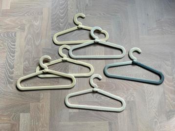 Design kledinghanger - gemaakt vsn koelkasten beschikbaar voor biedingen