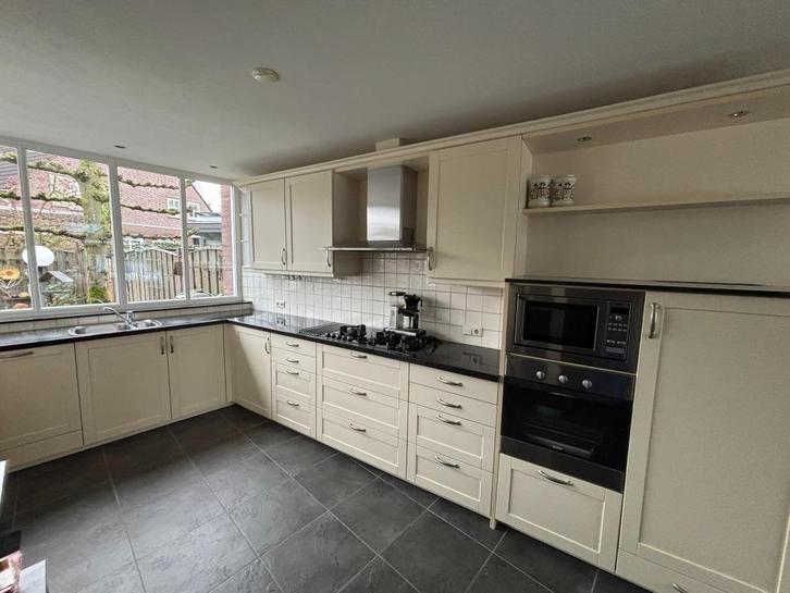 Keuken Schmidt gebruikt in goede staat incl. apparatuur, Huis en Inrichting, Keuken | Complete keukens, Gebruikt, Hoekkeuken, Crème