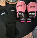 (Kick) box set, Sport en Fitness, Ophalen of Verzenden, Zo goed als nieuw, Bokshandschoenen