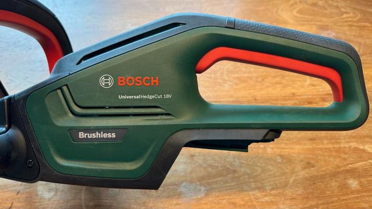 Bosch Universal HedgeCut 18V-55 Heggenschaar - Accu, Tuin en Terras, Heggenscharen, Nieuw, Accu, Ophalen of Verzenden