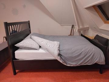 IKEA HEMNES bedframe zwartbruin 140x200 cm - afbeelding 1