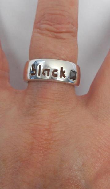 Zilveren massieve ring Black met steen maat 18 nr.1290 beschikbaar voor biedingen
