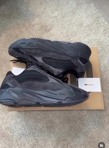 Yeezy boost 700 Vanta 45 1/3 beschikbaar voor biedingen