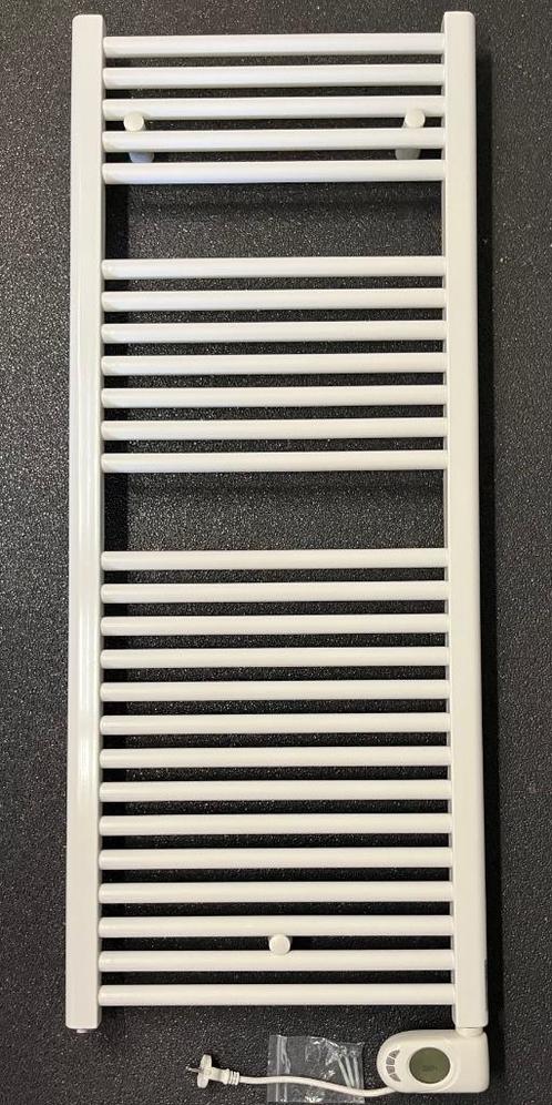 Elektrische badkamer radiator Comfort line 750W Nieuwstaat., Doe-het-zelf en Verbouw, Verwarming en Radiatoren, Zo goed als nieuw